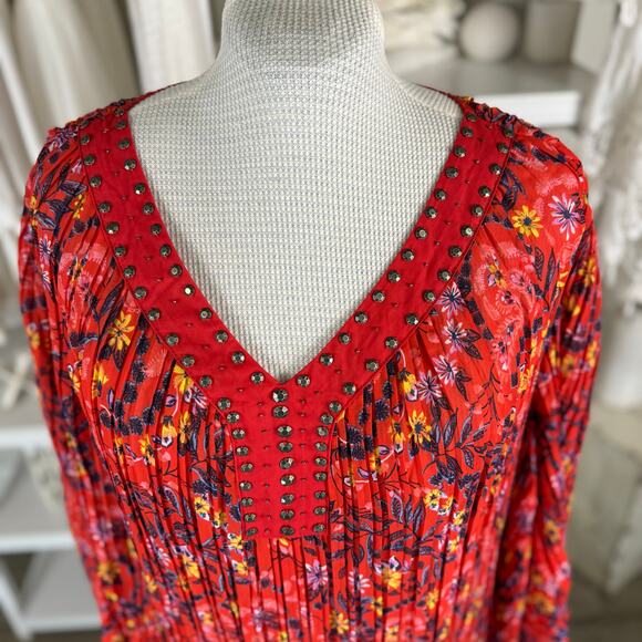 Woman Within Women's Size 4X Red Floral Pleated V Neck Blouse #3471 - Picture 7 of 10